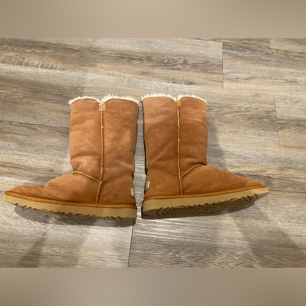 UGG Bailey Button Triplet II Boot - Picture 2 of 9